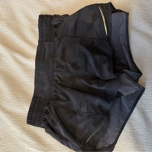 Lululemon HR hotty hot shorts 2.5"